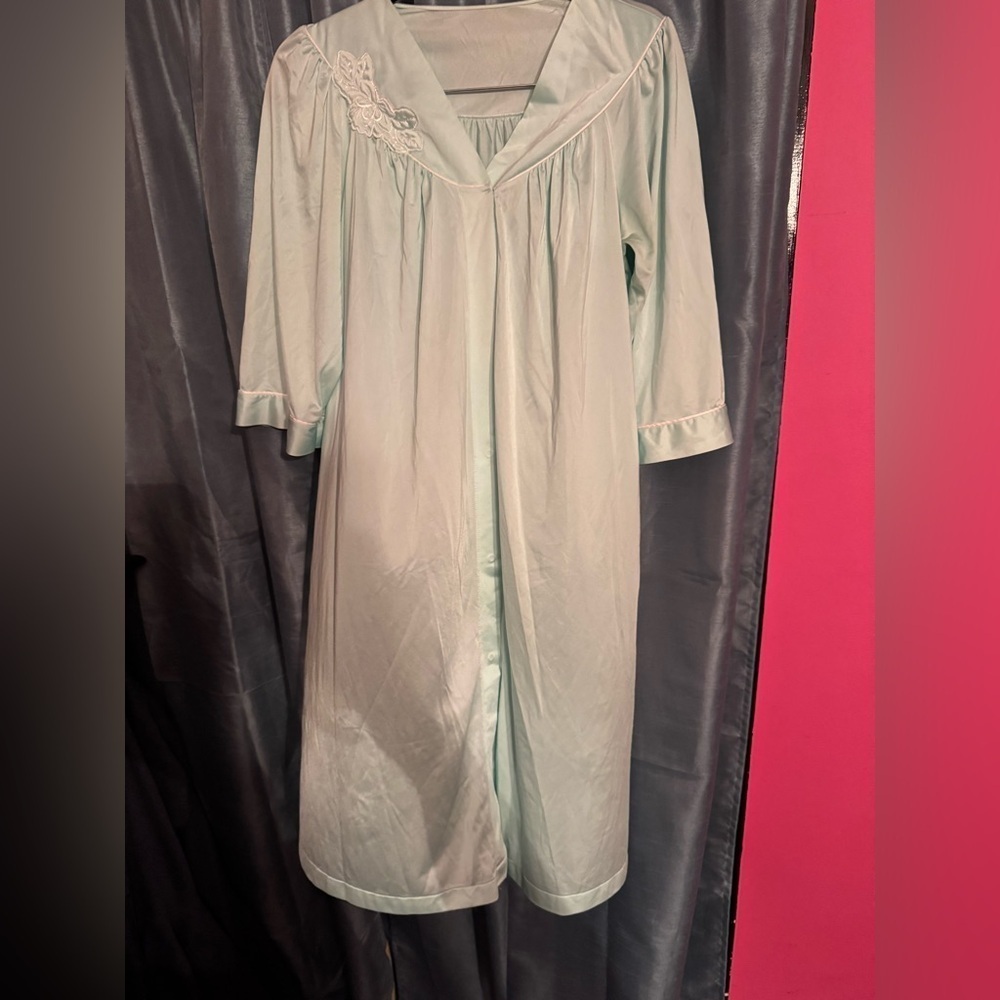 Vintage Shadowline Mint Green Quarter Sleeve Button Down Robe Two Pockets Size M